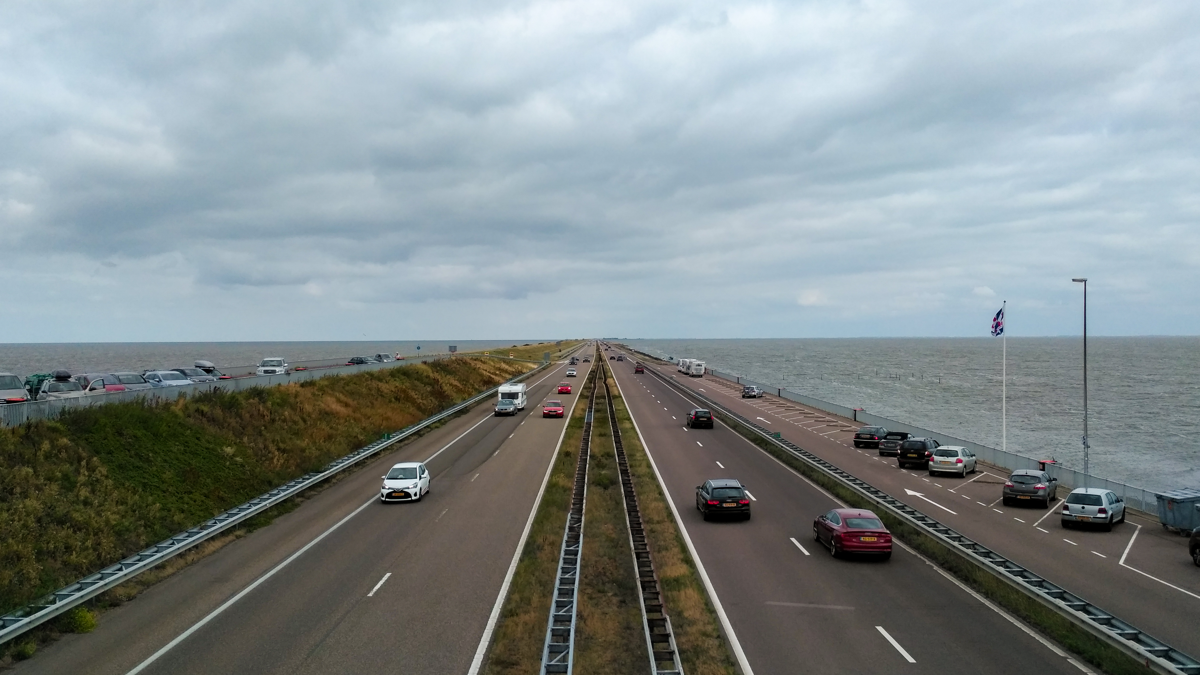 32 kilometers of Dutch dam